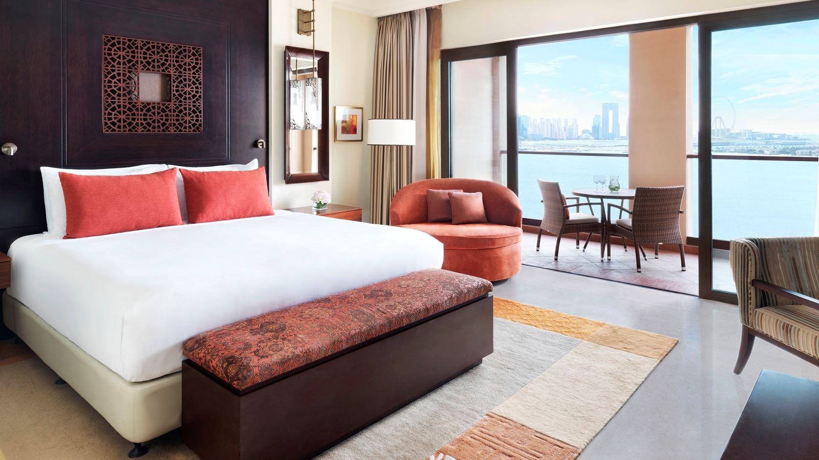 rooms-fairmont-gold-deluxe-palm-sea-view-suite-lounge-access
