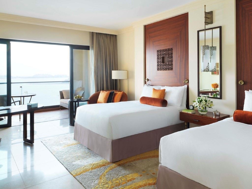 rooms-deluxe-heritage-palm-sea-view-room-queen