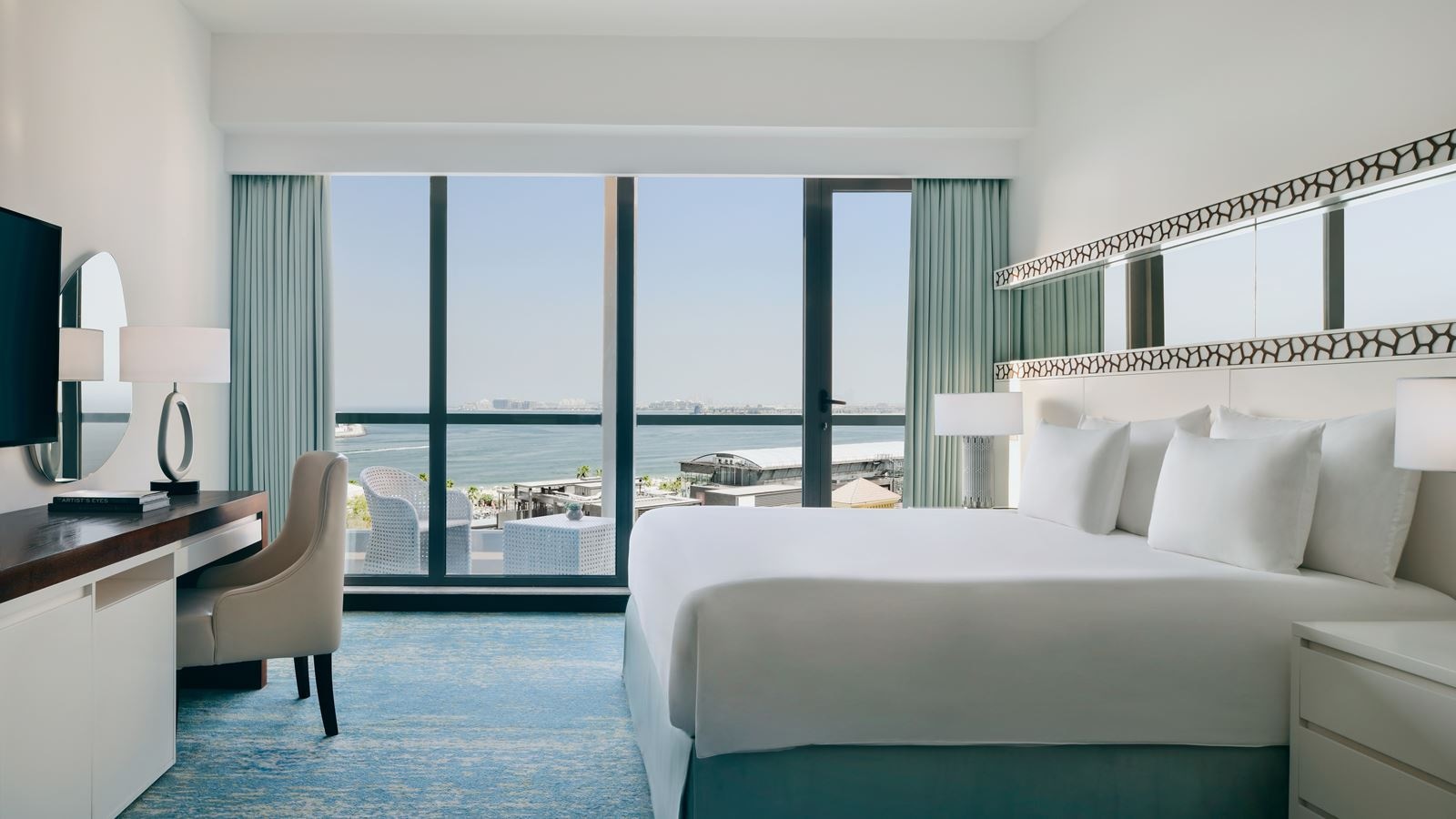rooms-club-sea-view-room-with-balcony-and-lounge-access