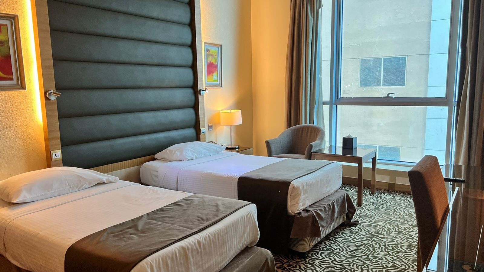 rooms-standard-room-with-twin-beds