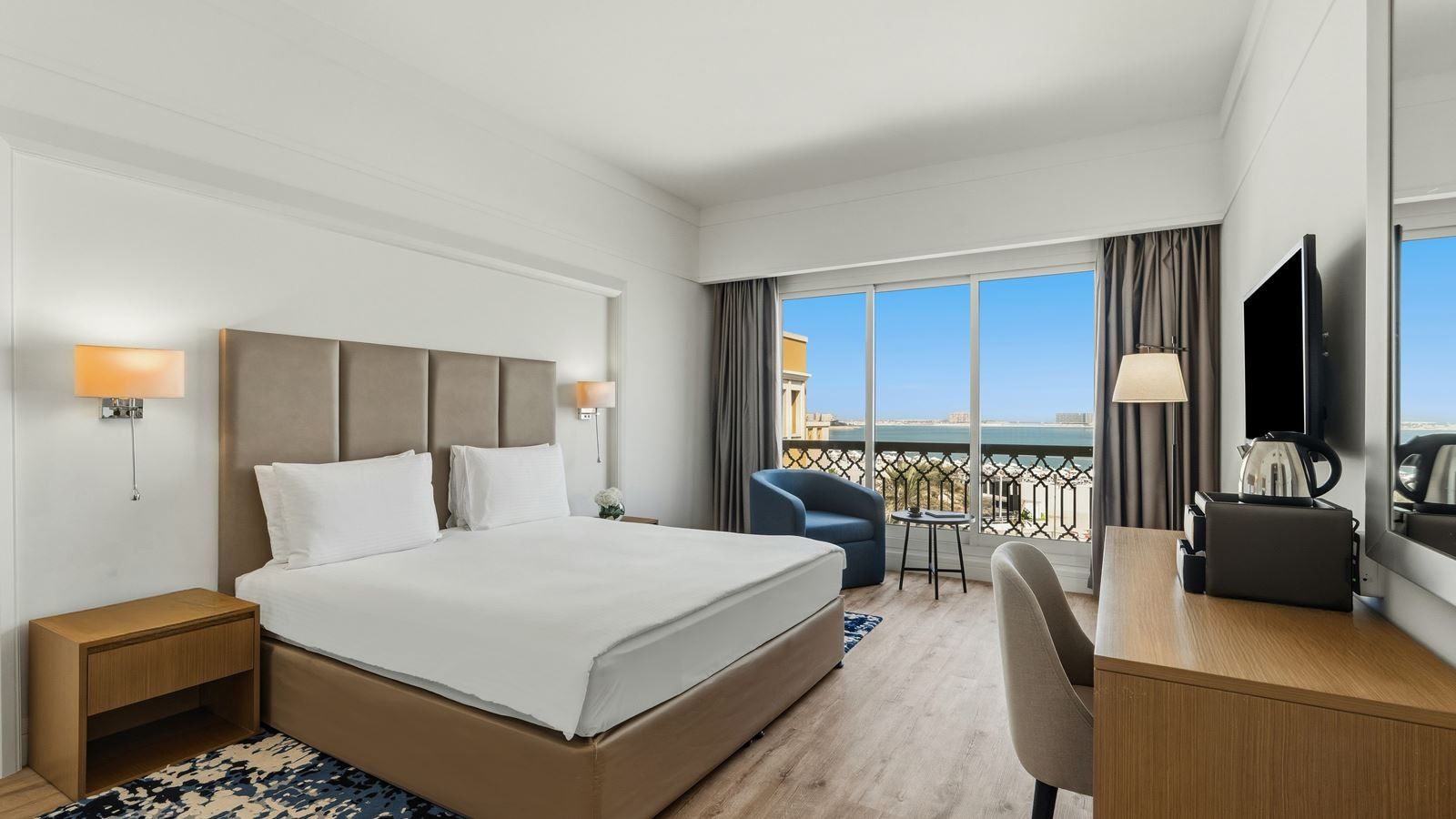 rooms-deluxe-poolsea-room