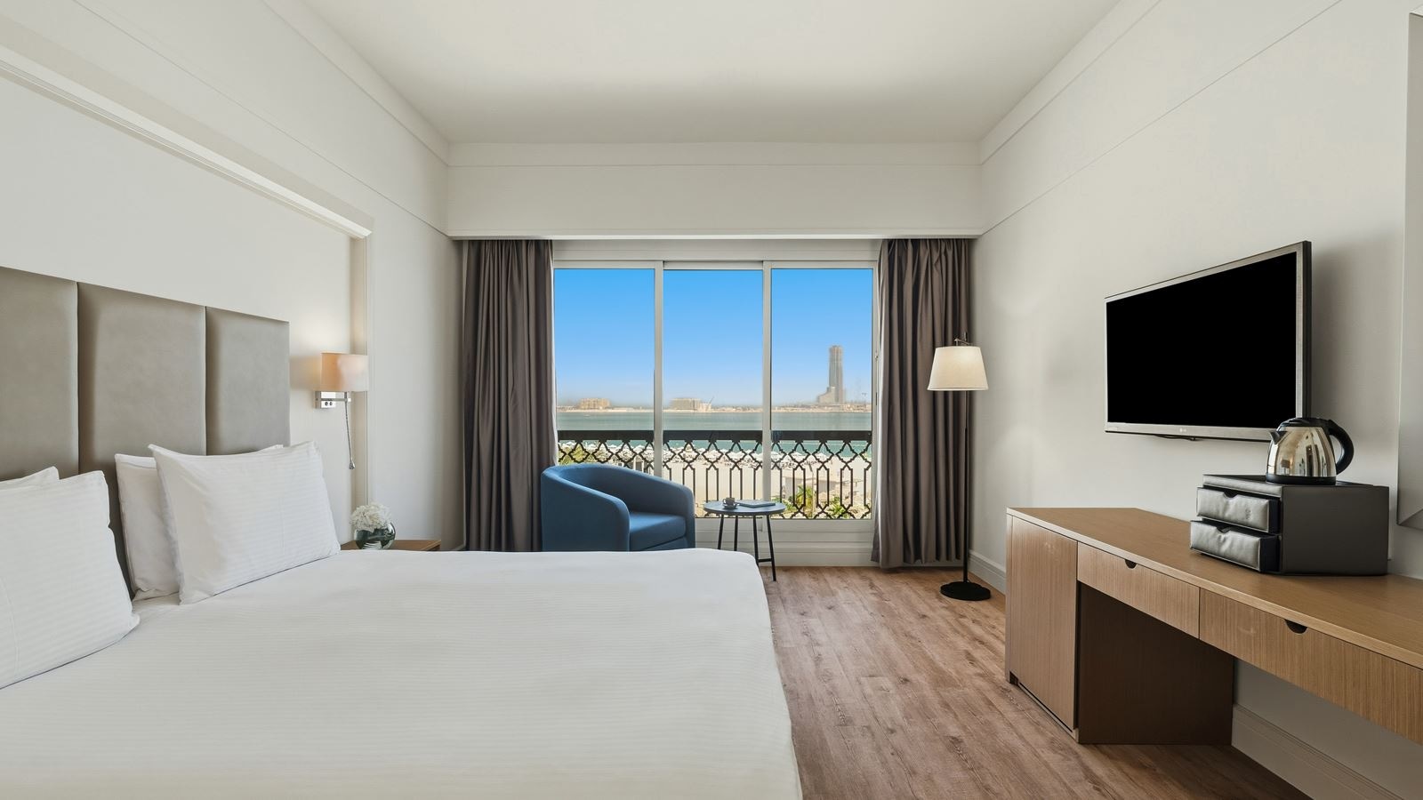 rooms-deluxe-poolsea-room