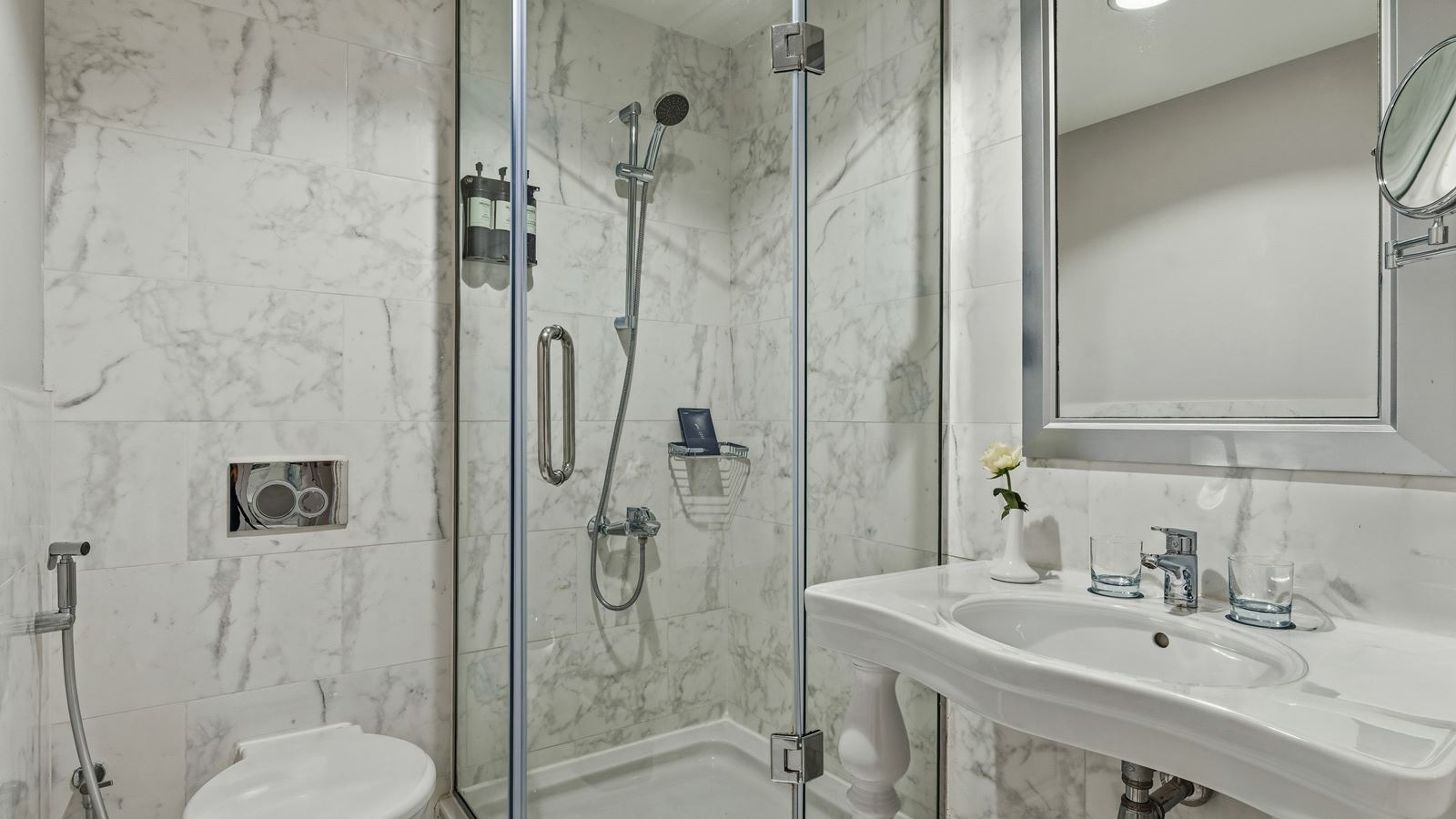 rooms-deluxe-poolsea-room