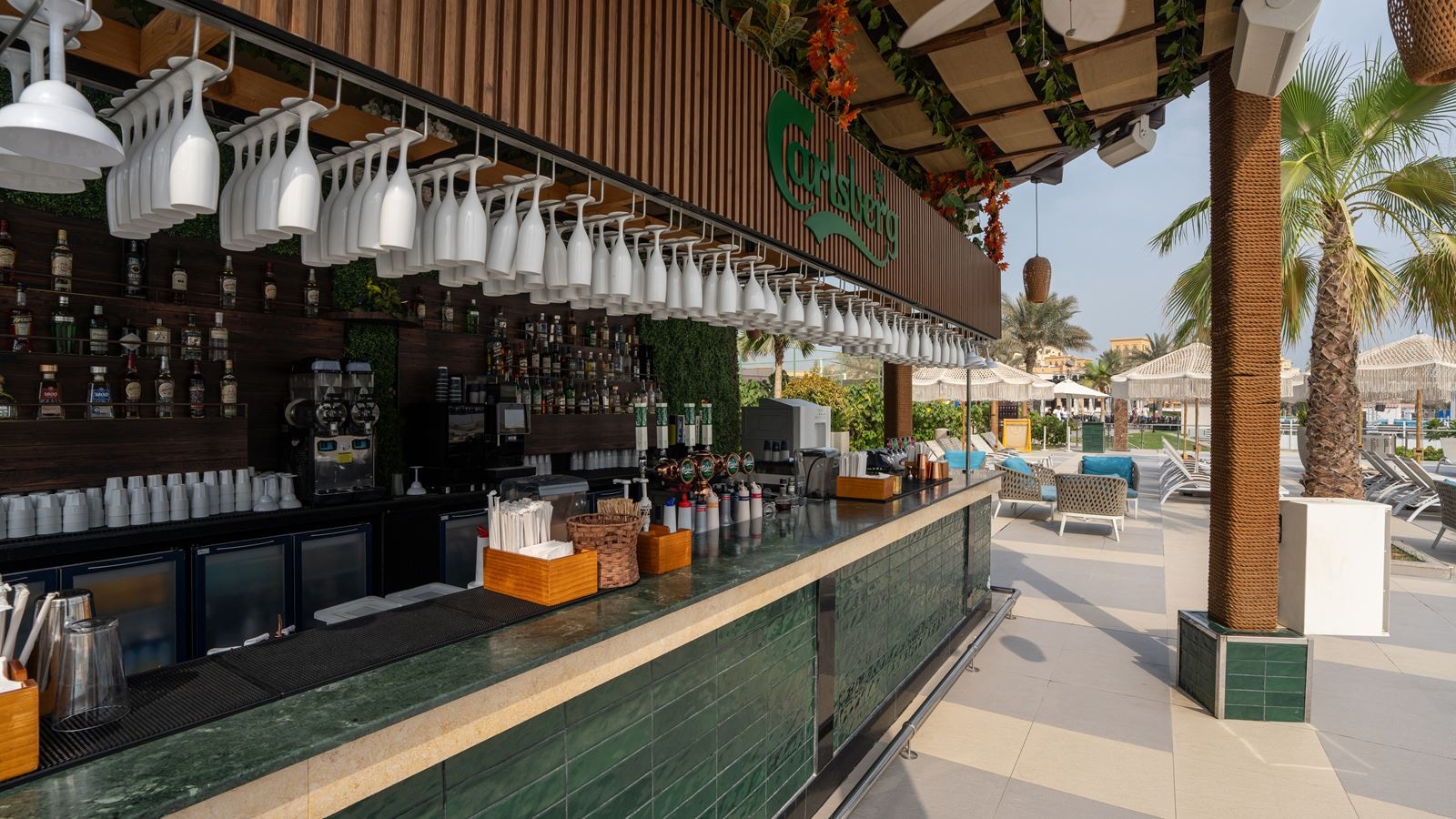 bars-infinity-pool-bar