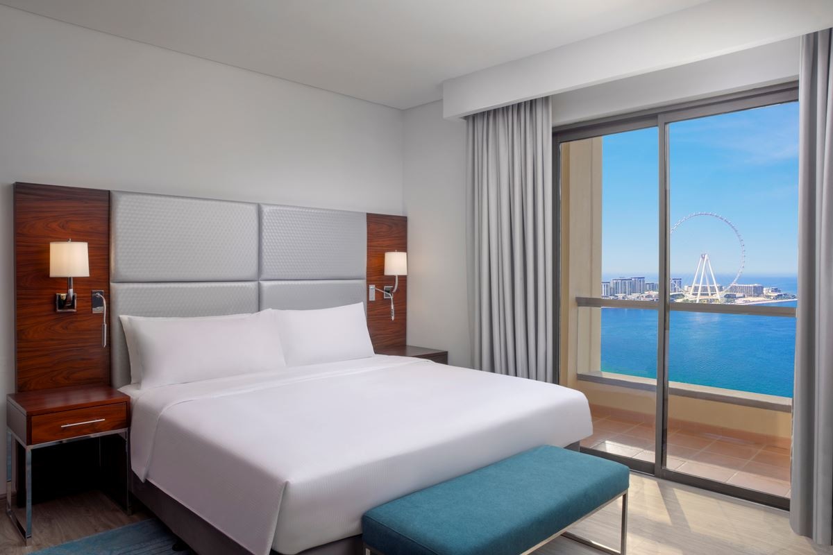 rooms-four-bedroom-family-suite-sea-view-with-balcony