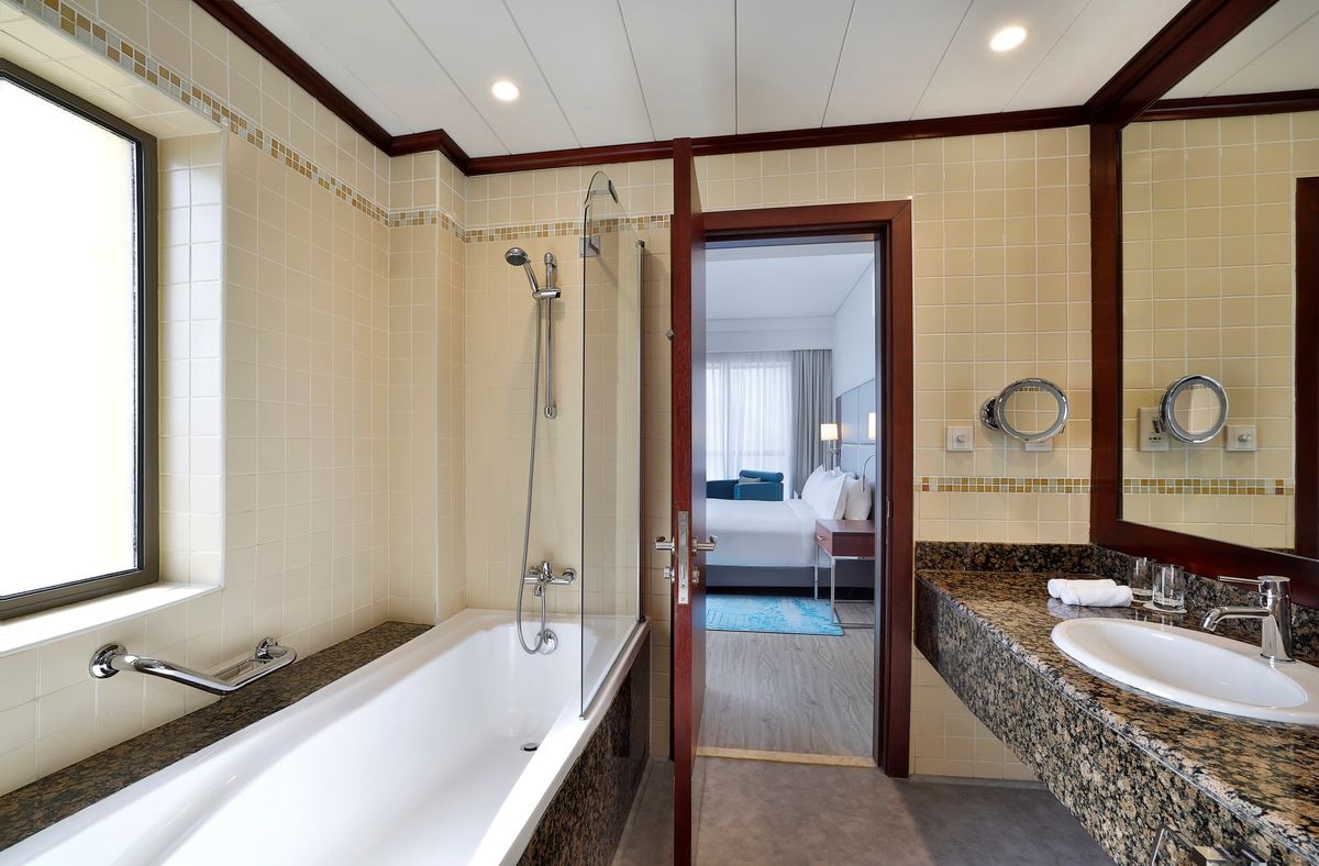 rooms-two-bedroom-family-suite-with-balcony