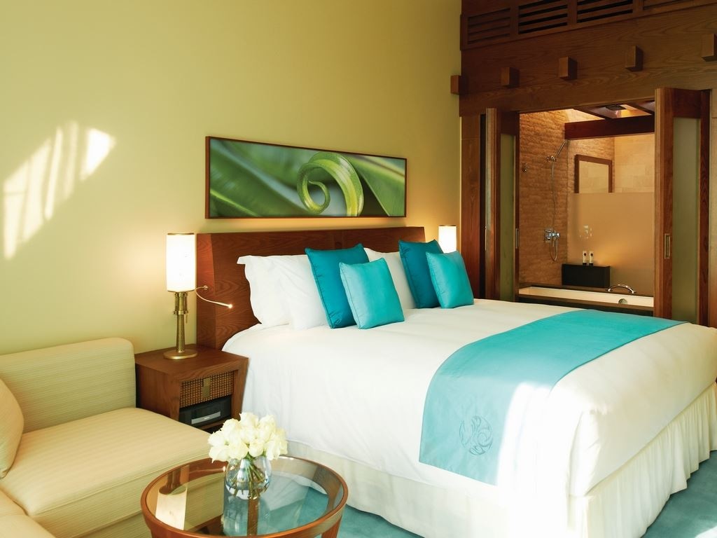 rooms-luxury-palm-view-room