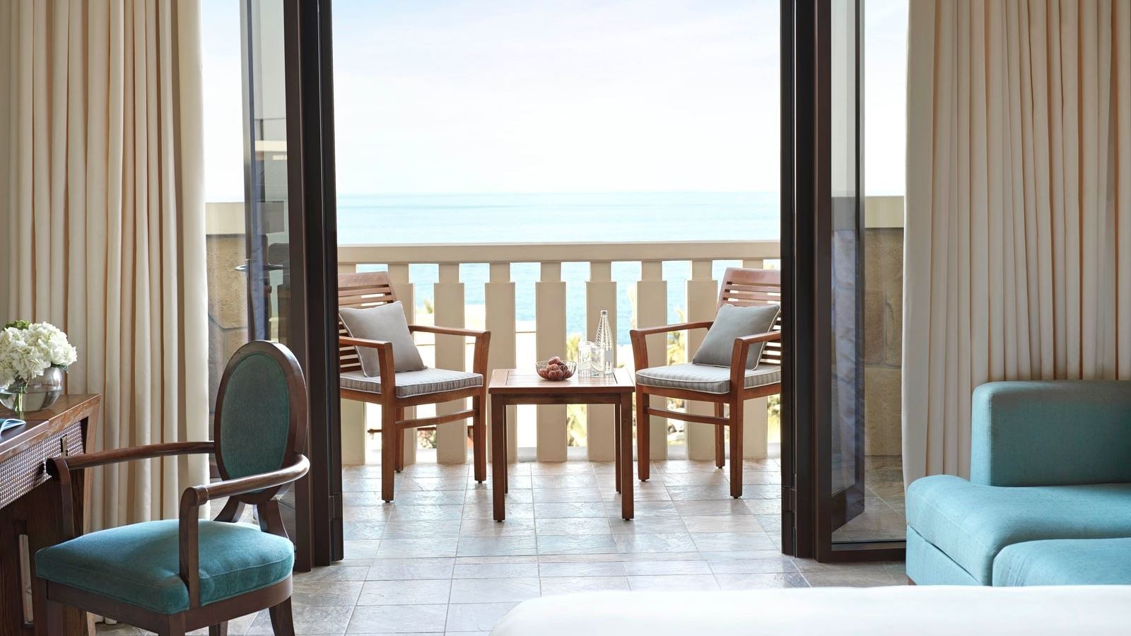 rooms-luxury-sea-view-room