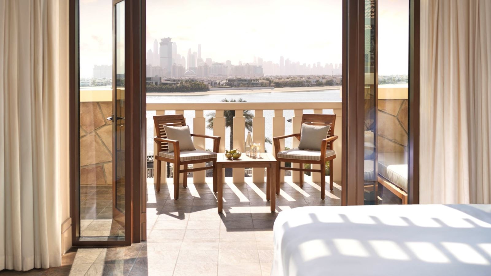 rooms-luxury-palm-view-room