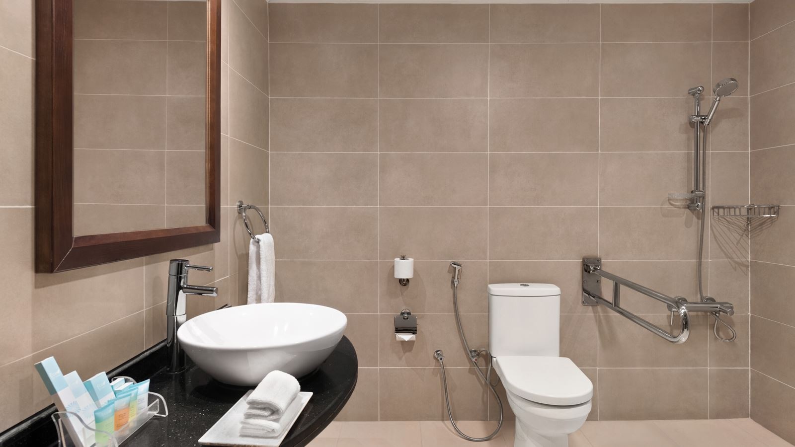 rooms-king-superior-bedroom