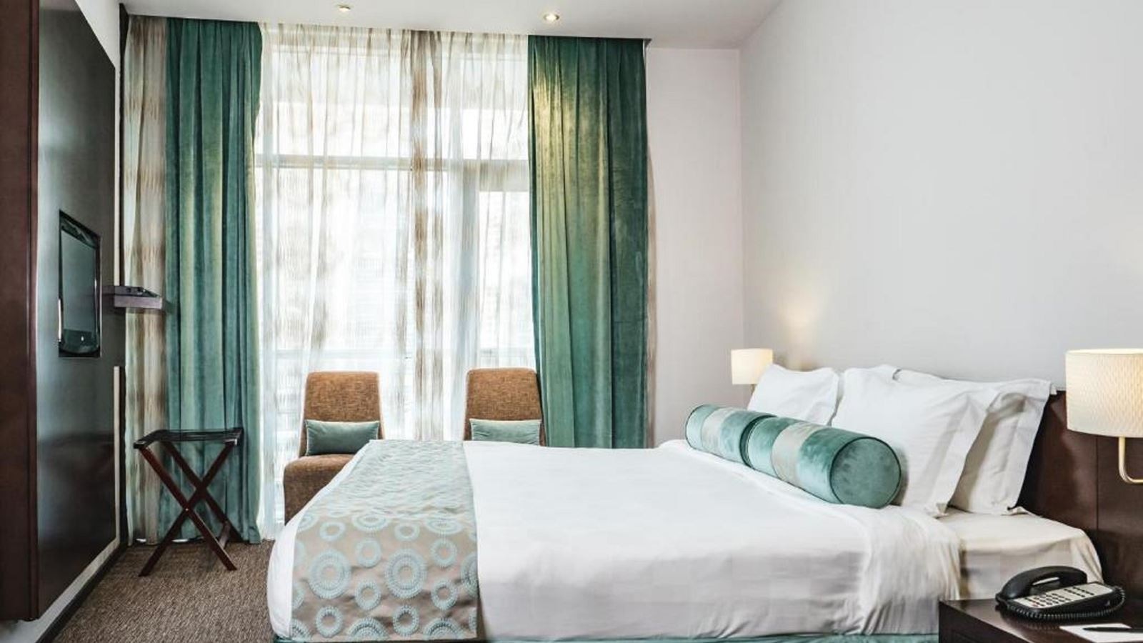 rooms-one-bedroom-city-view