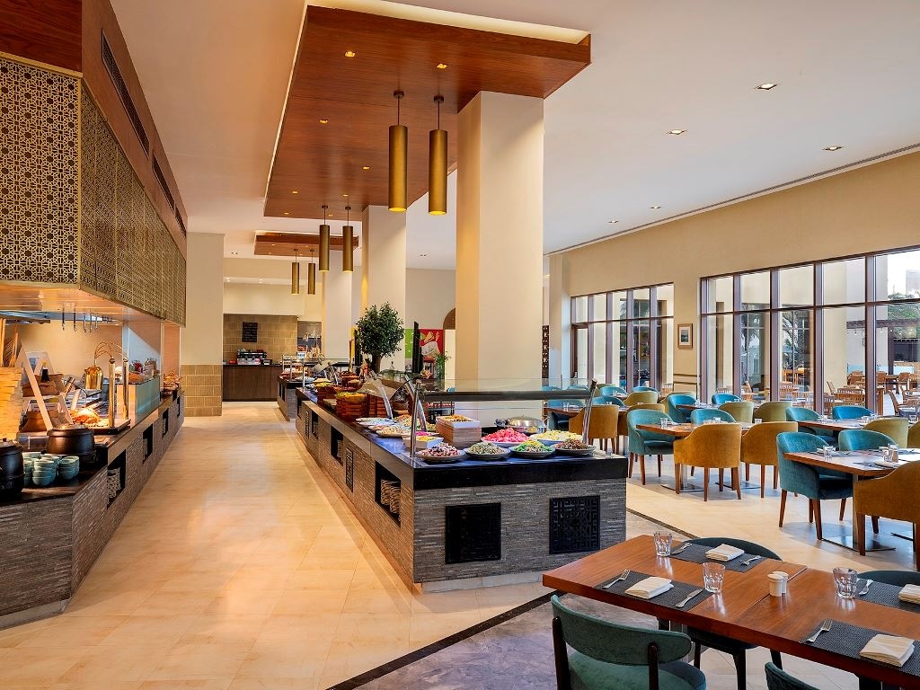 restaurants-al-marjan--bay-club-all-day-dining