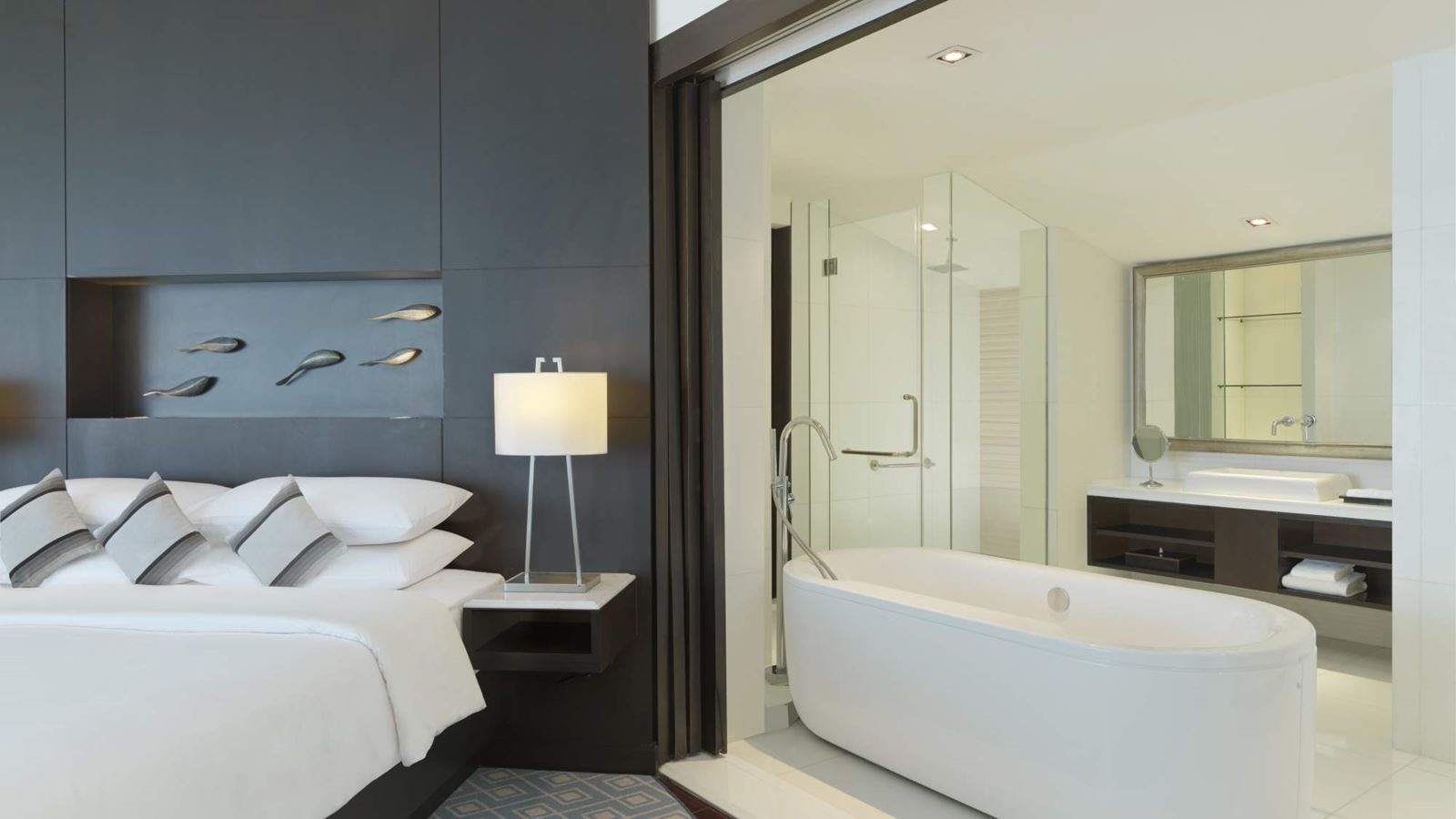 rooms-king-twin-bed-ocean-view-club-access