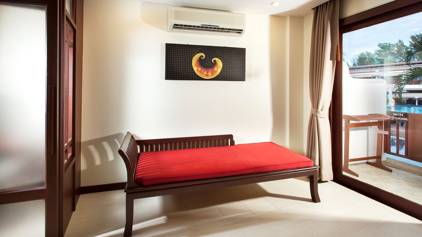 rooms-pool-access-pool-view