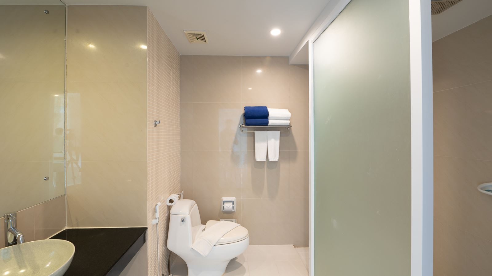 rooms-studio-garden-view