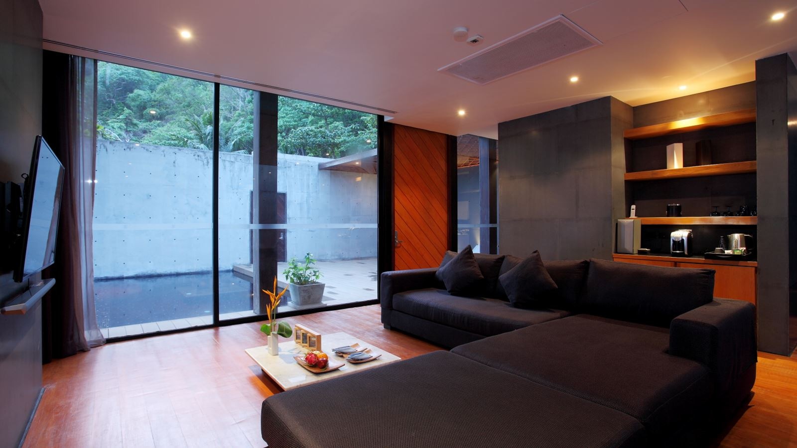 rooms-one-bedroom-beach-access-pool-villa