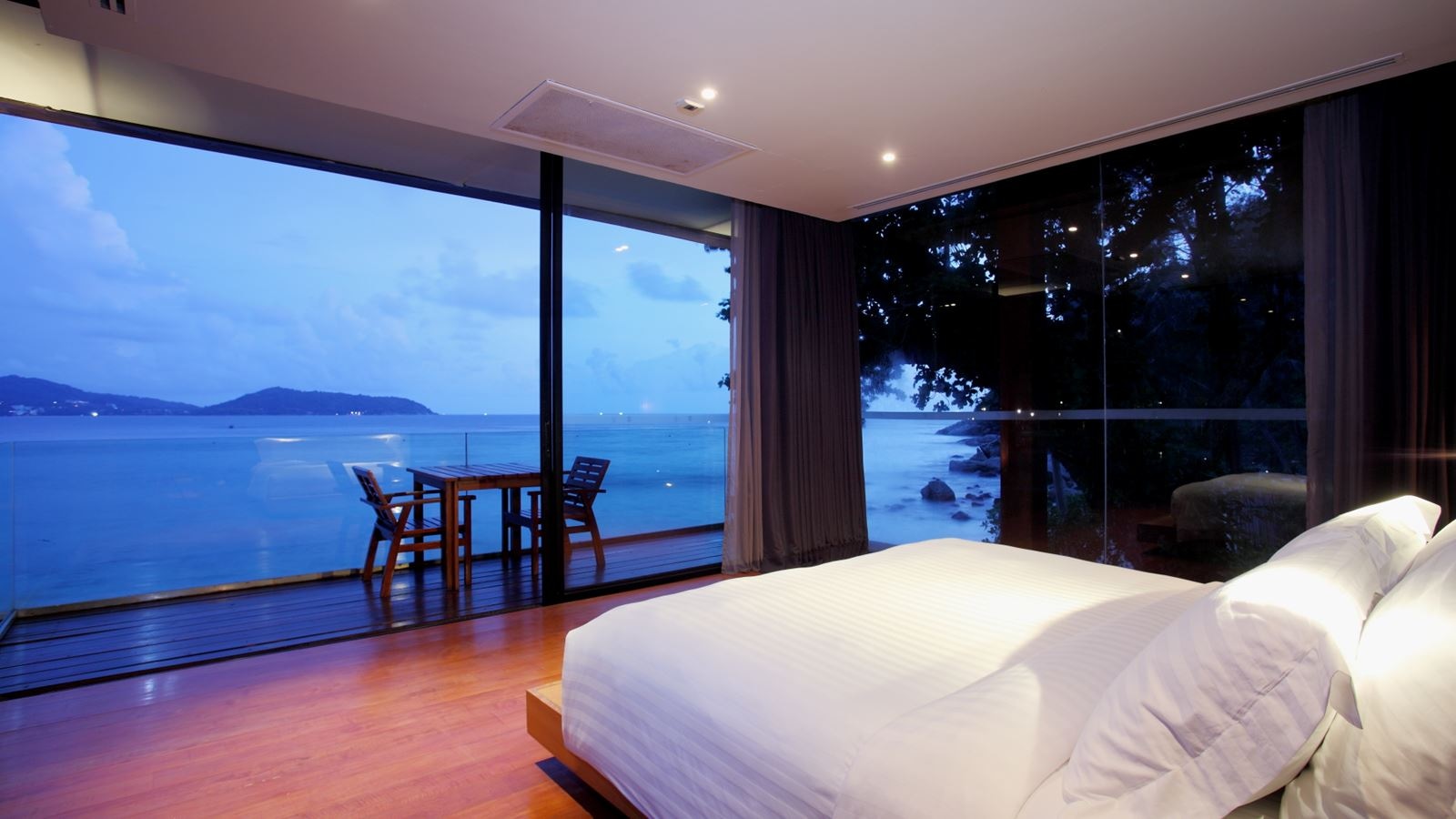 rooms-one-bedroom-beach-access-pool-villa