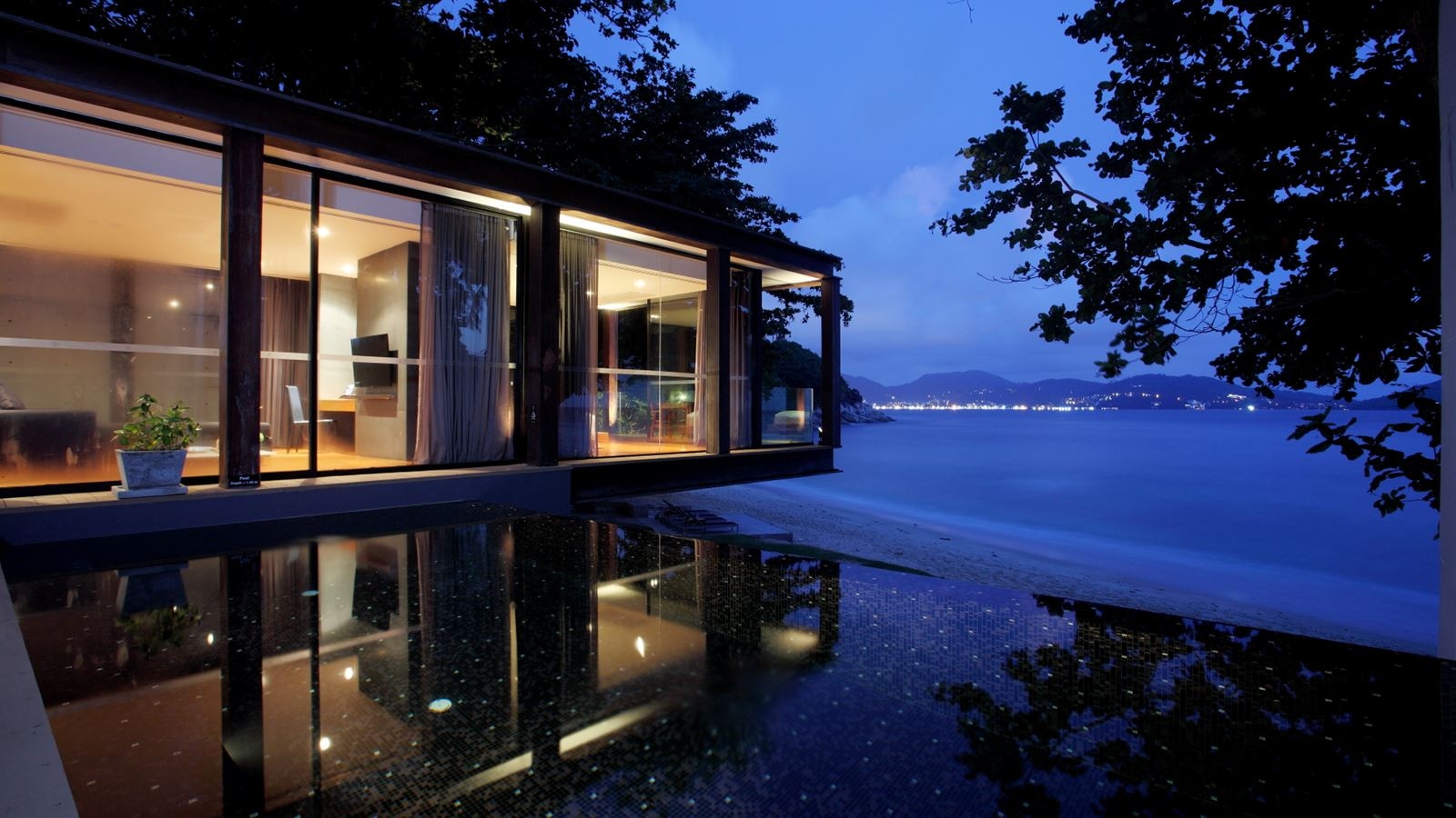 rooms-one-bedroom-beach-access-pool-villa