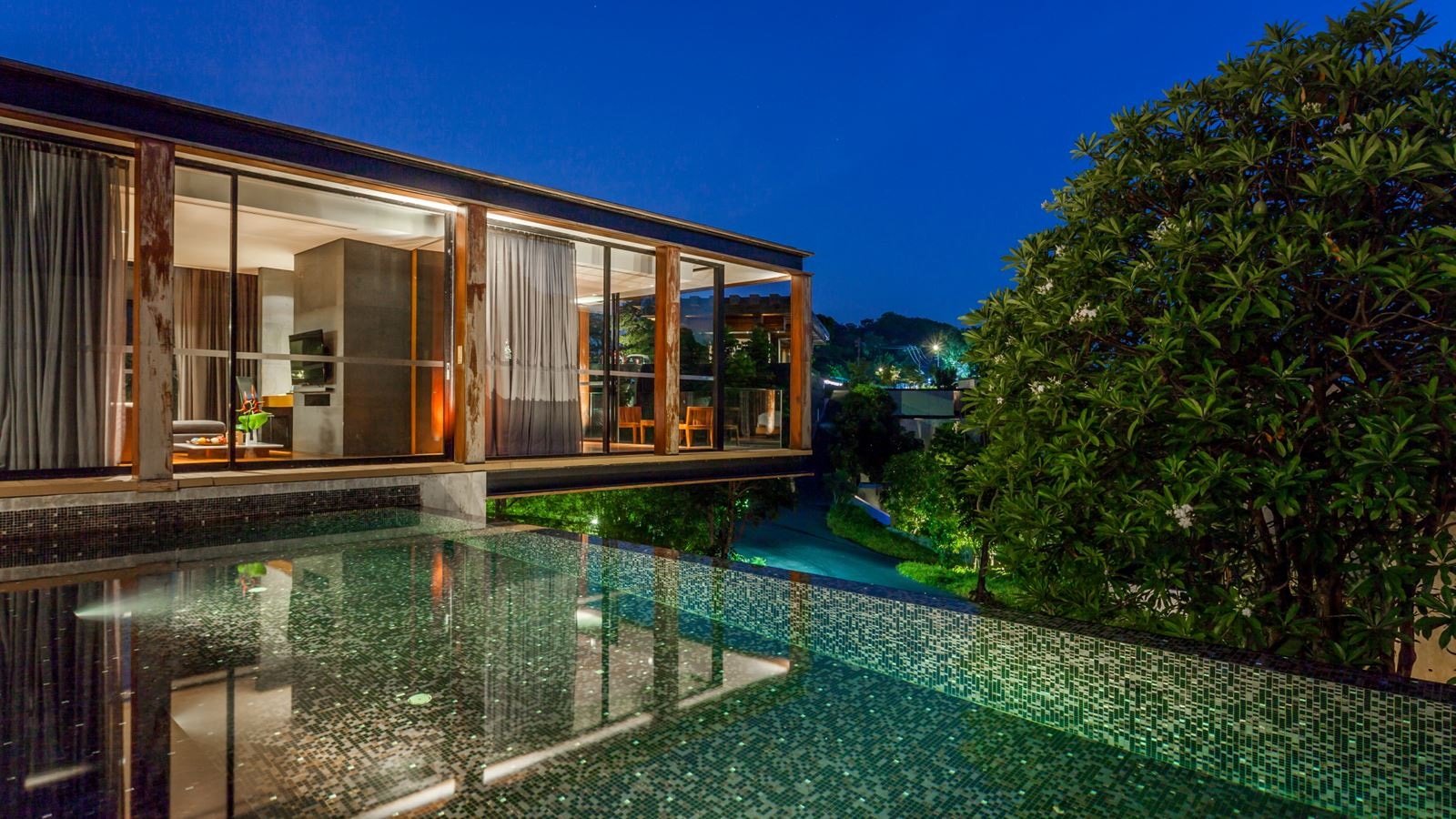 rooms-three-bedroom-pool-villa-duplex-gerden-view