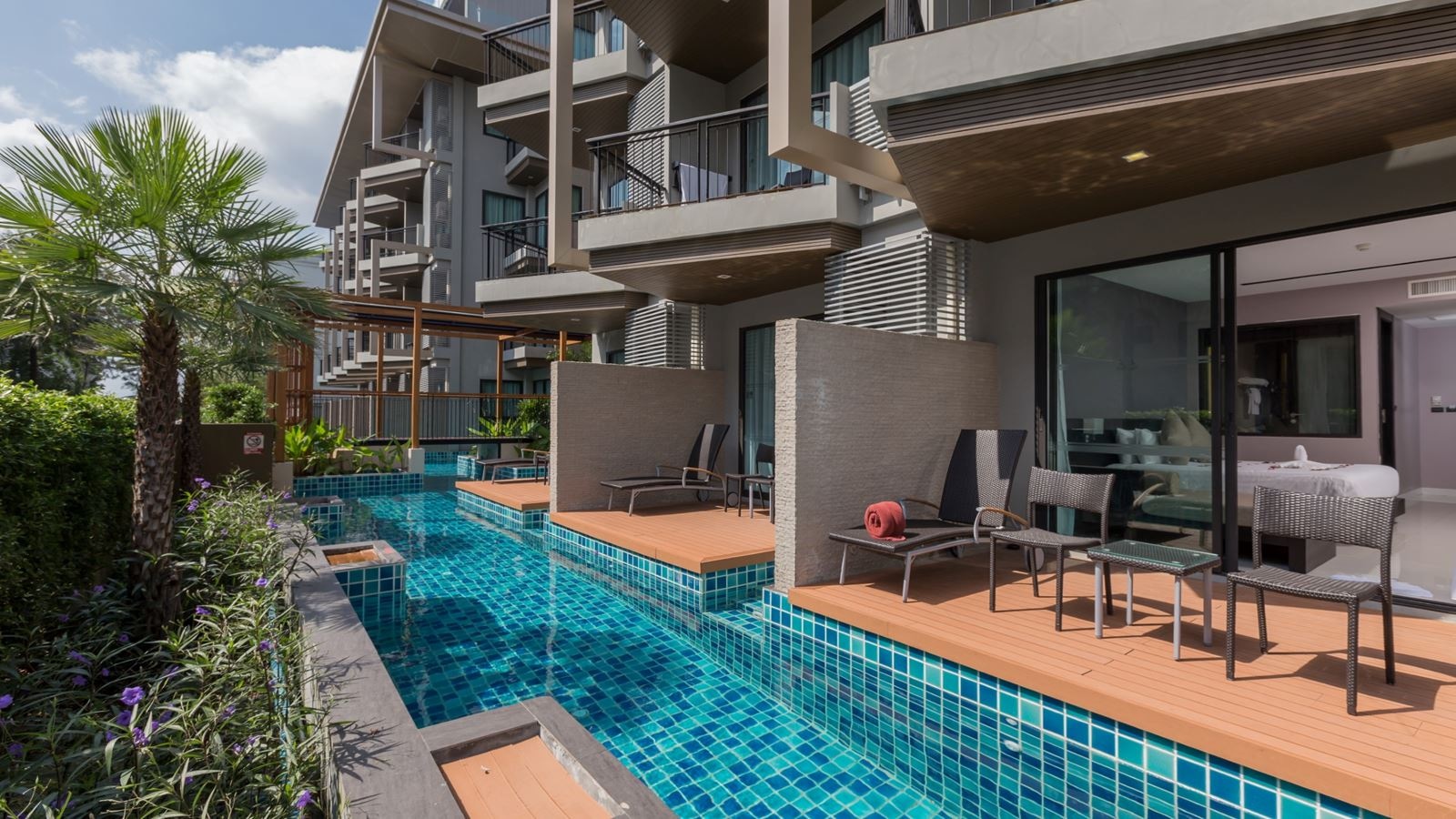 rooms-deluxe-pool-access