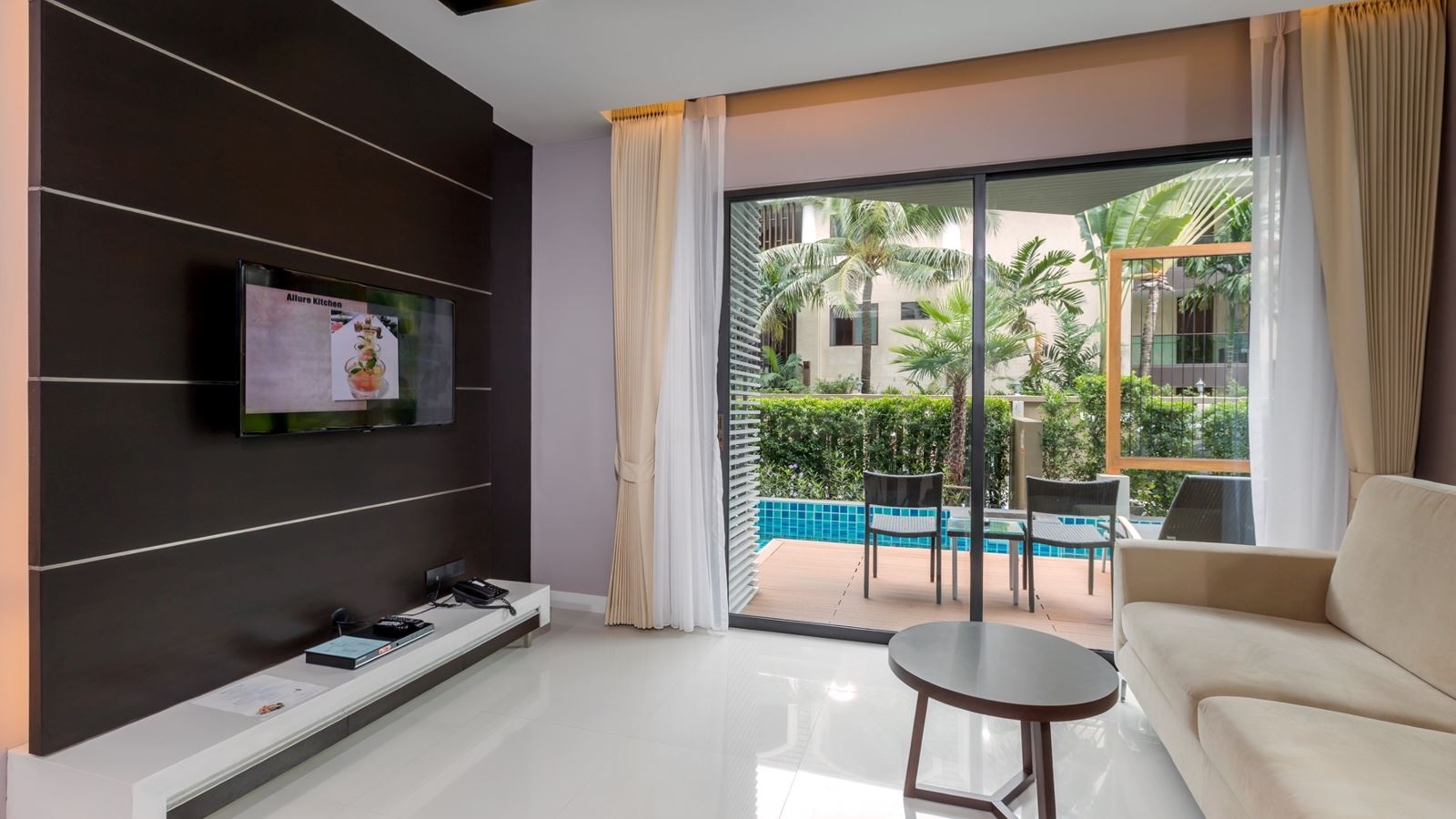 rooms-junior-suite-pool-access