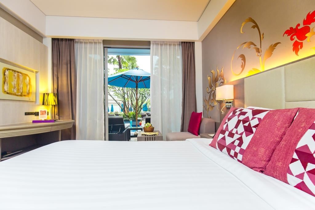 rooms-deluxe-pool-access