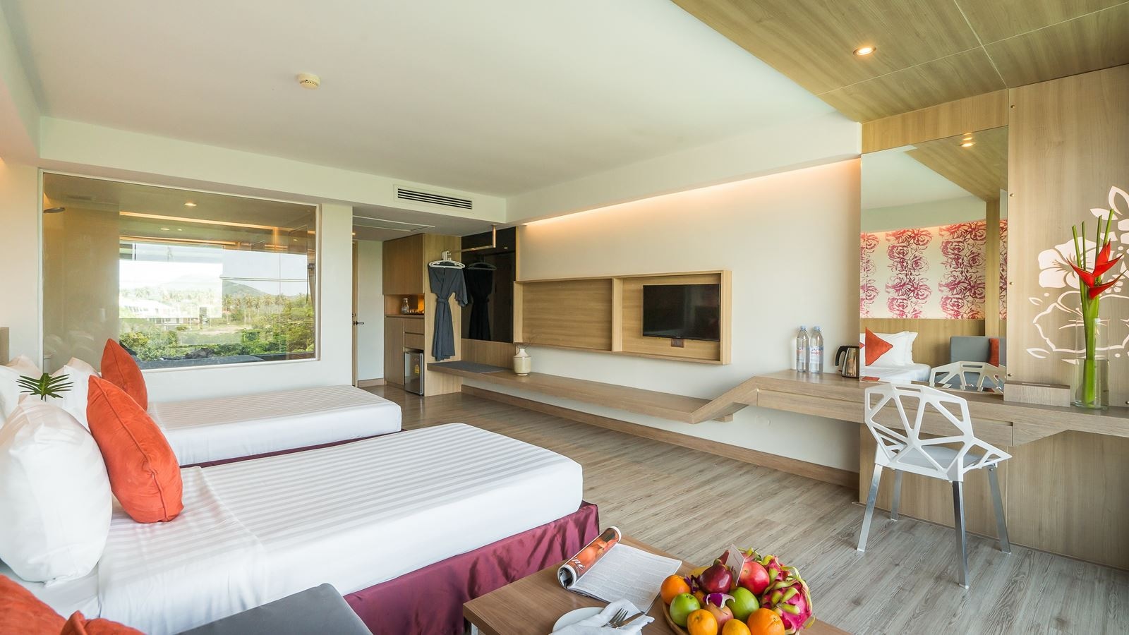 rooms-deluxe-lake-building