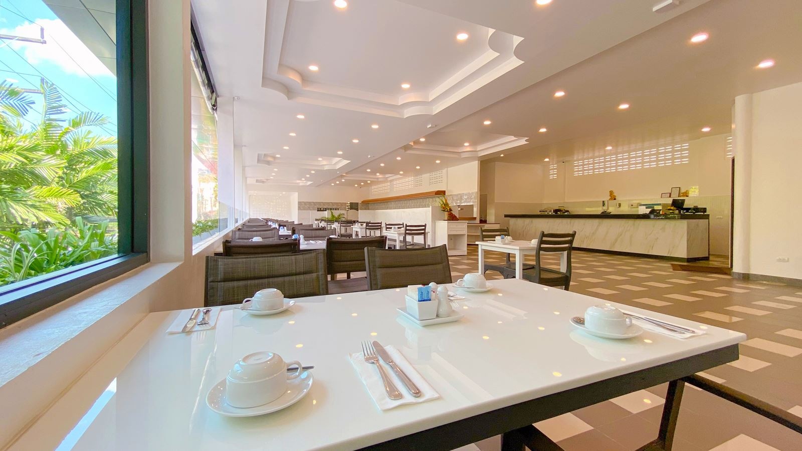 restaurants-the-beach-restaurant