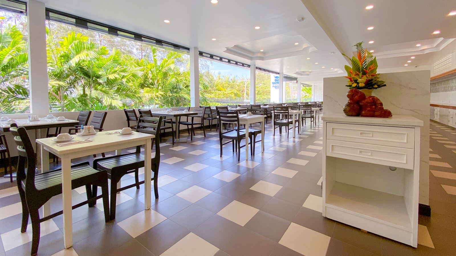 restaurants-the-beach-restaurant