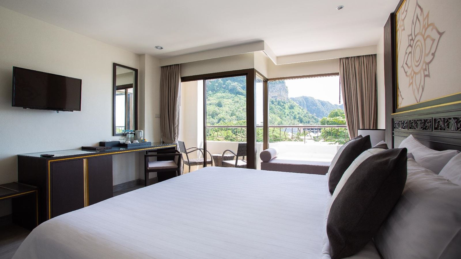 rooms-superior-mountain-view-room
