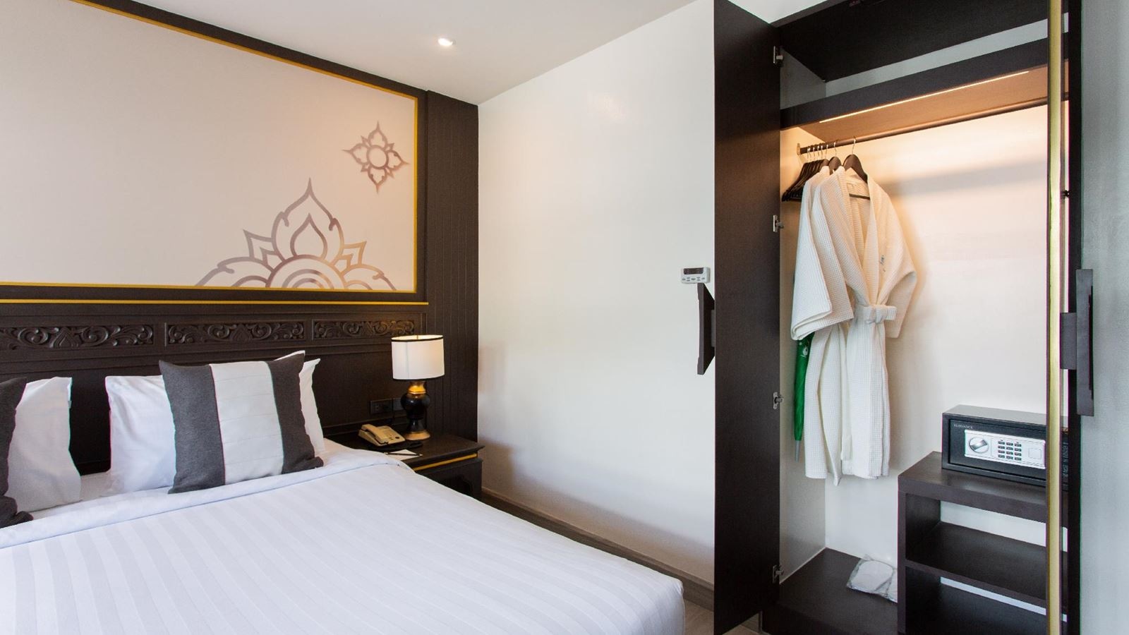 rooms-superior-mountain-view-room