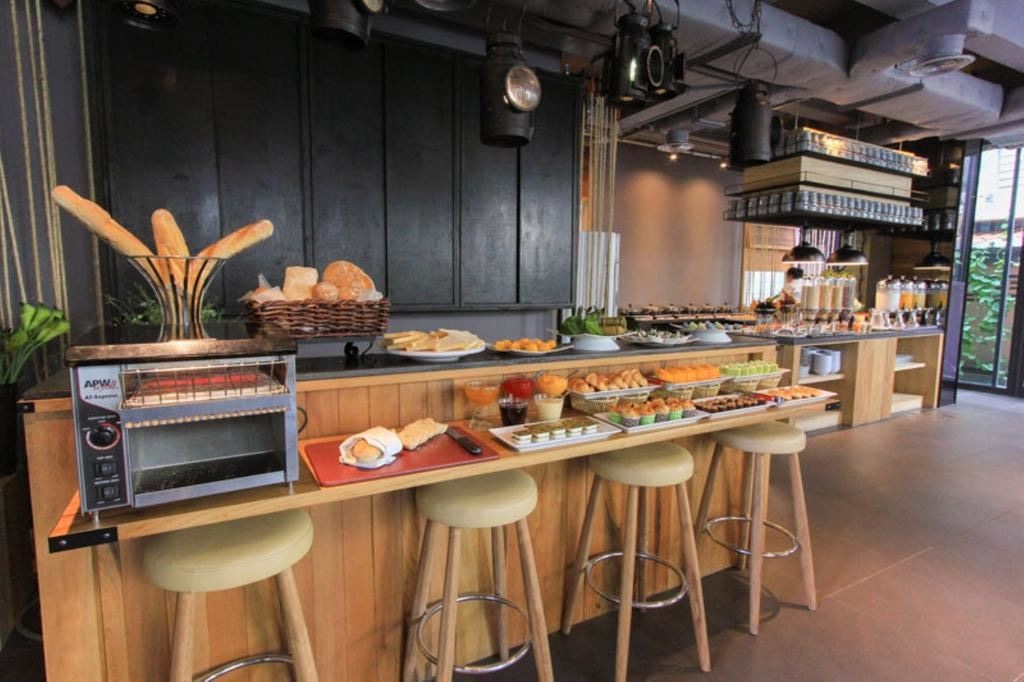 restaurants-wave-cafe