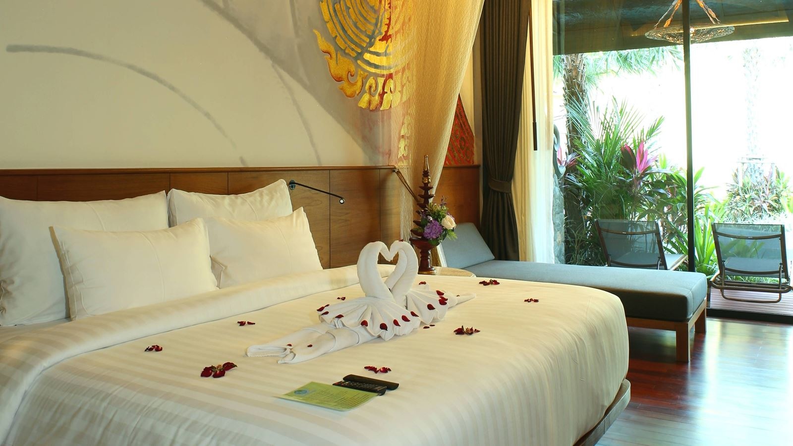 rooms-cabana-suite-pool-access