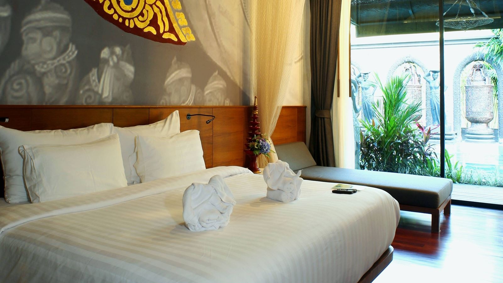 rooms-cabana-suite-pool-access