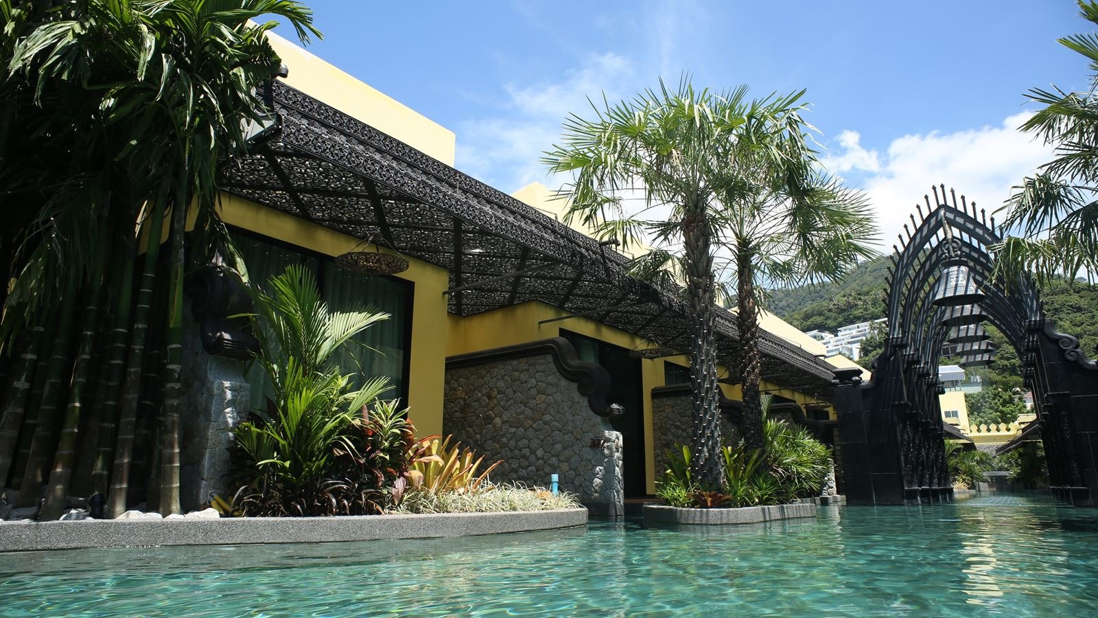 rooms-cabana-suite-pool-access