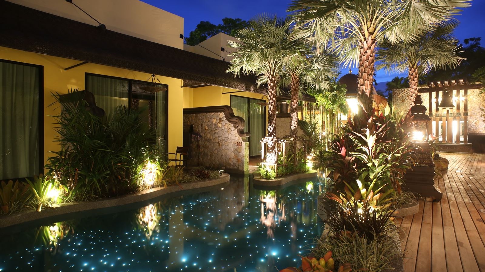 rooms-cabana-suite-pool-access
