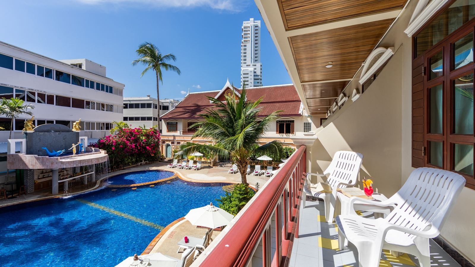 rooms-deluxe-pool-view