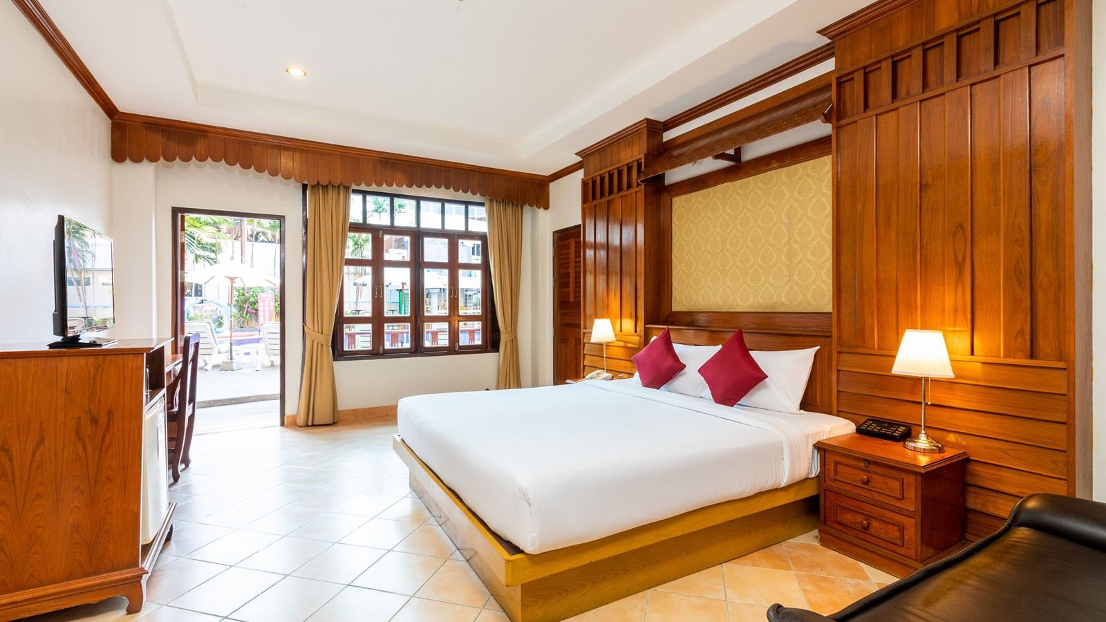 rooms-deluxe-pool-access