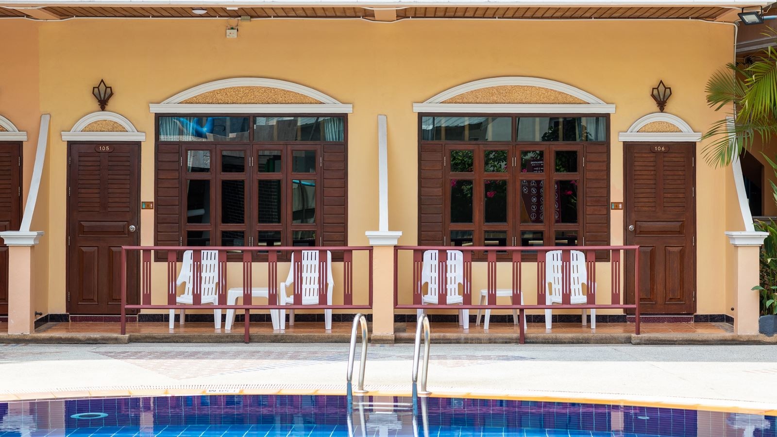 rooms-deluxe-pool-access