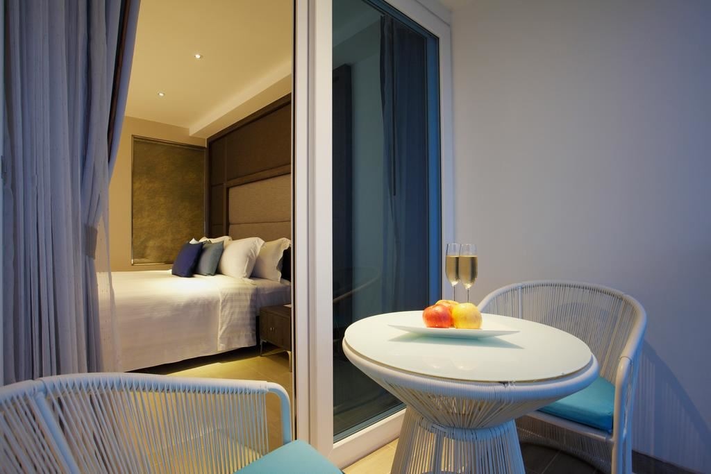 rooms-deluxe-room