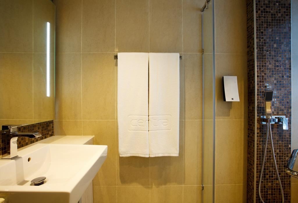 rooms-superior-room