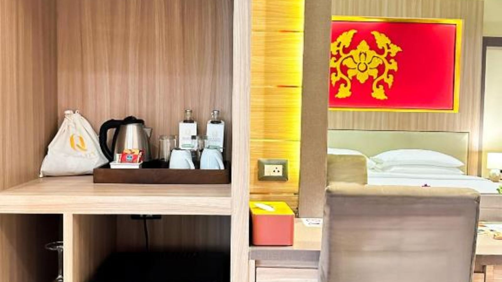 rooms-deluxe-balcony-king-garden-view