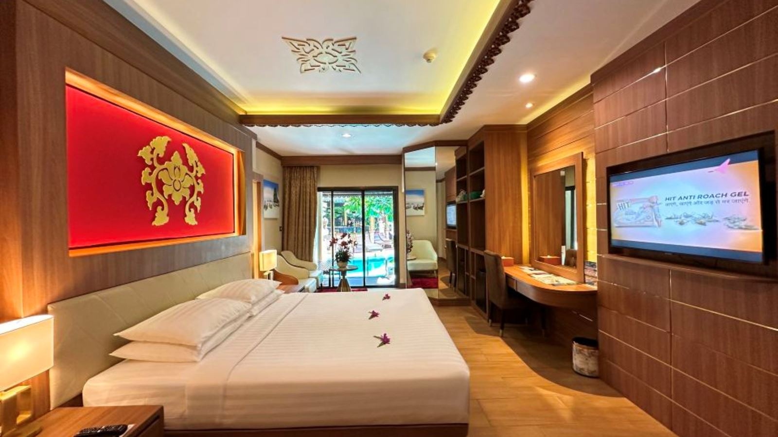 rooms-deluxe-premium-pool-access