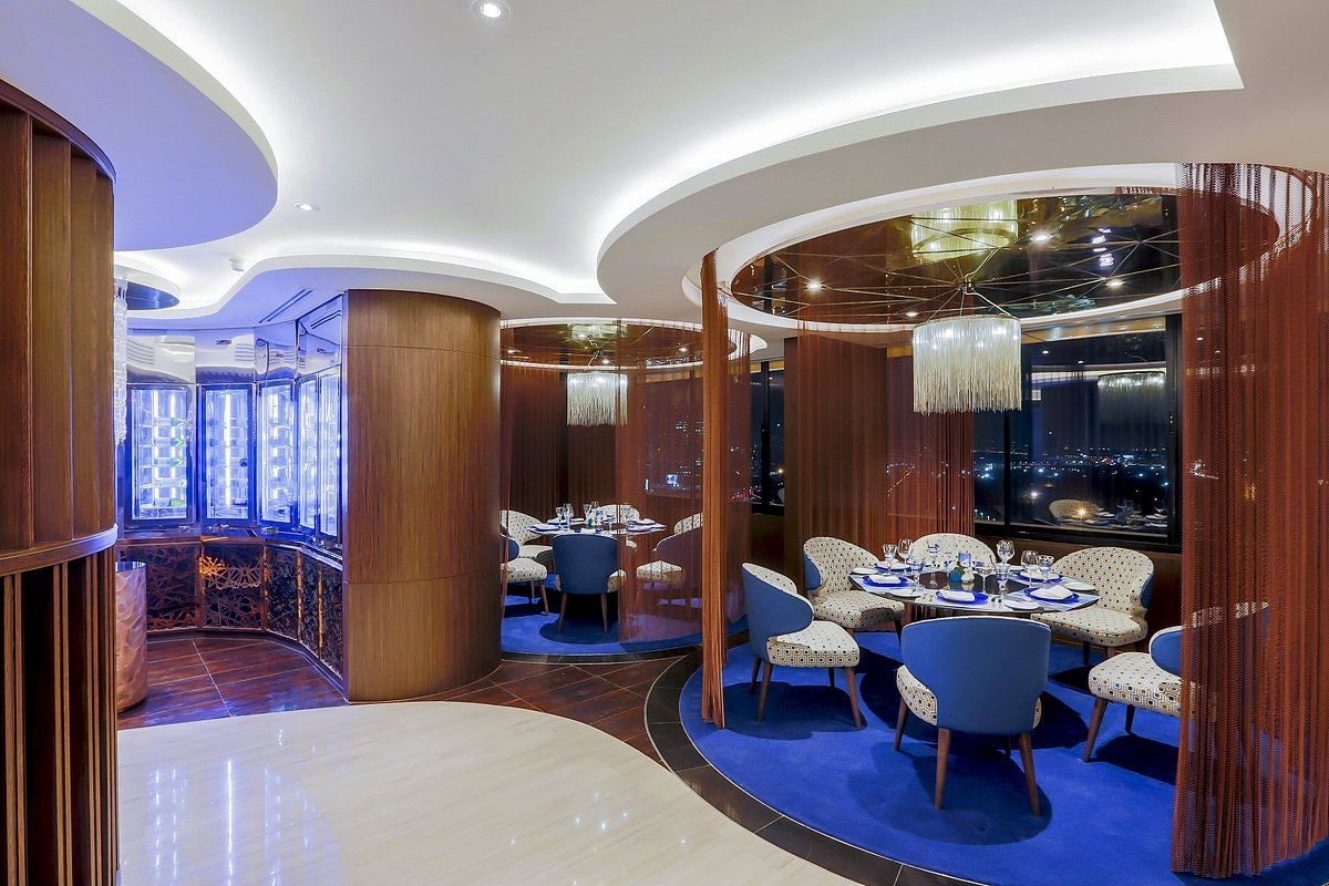 bars-blue-sky-rooftop-bar-and-dining