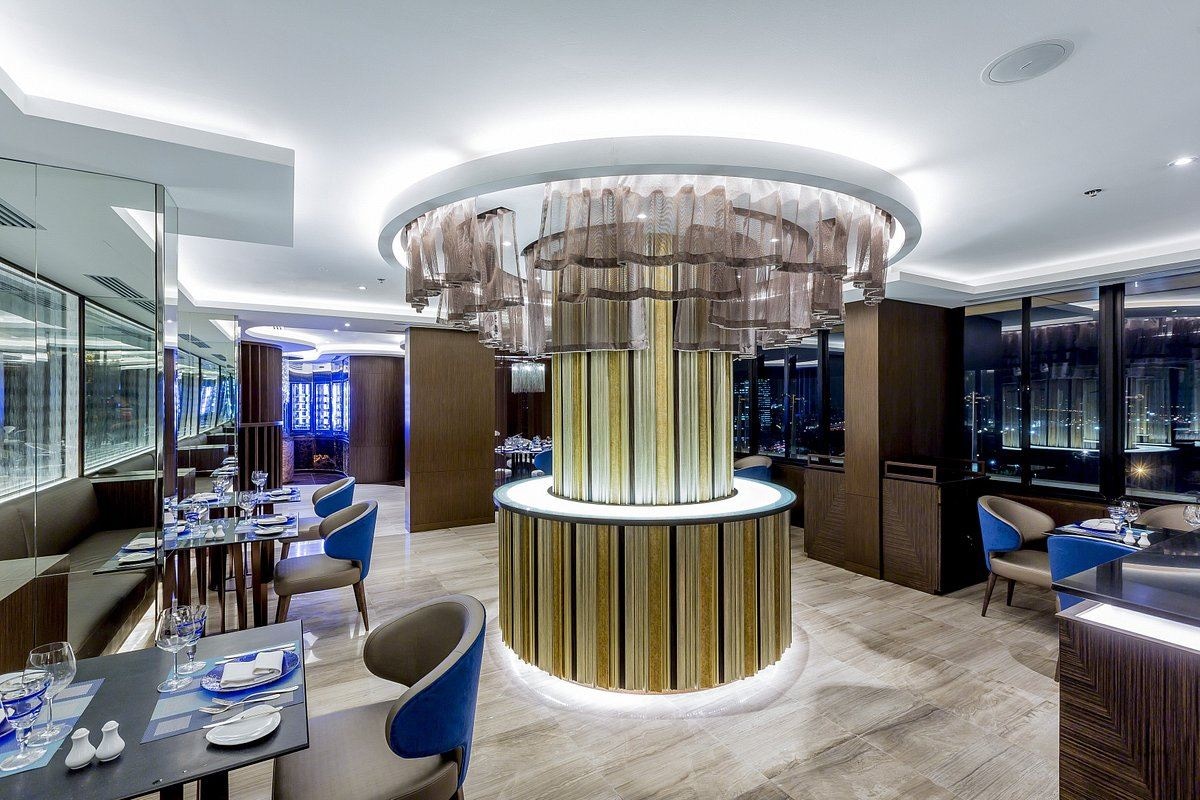 bars-blue-sky-rooftop-bar-and-dining