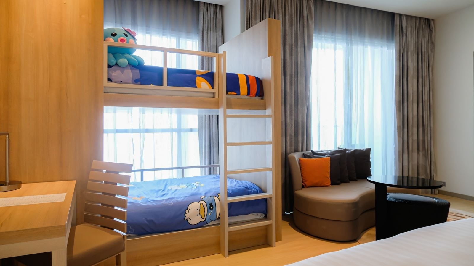 rooms-family-seaview