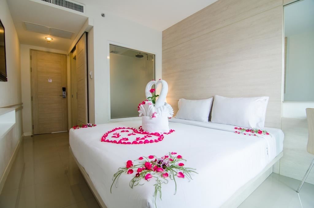 rooms-deluxe-room