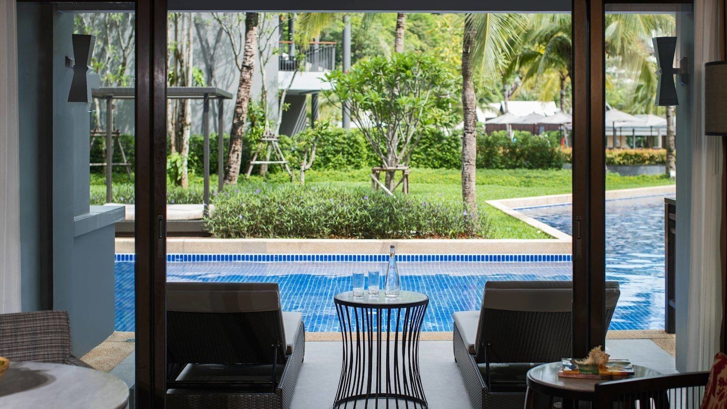 rooms-premium-pool-access