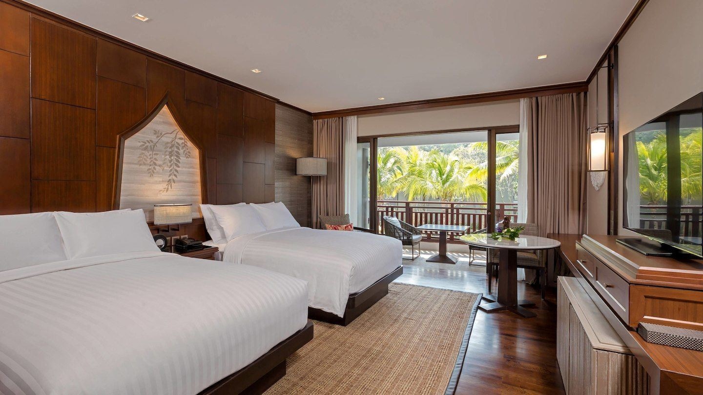 rooms-premium-pool-view