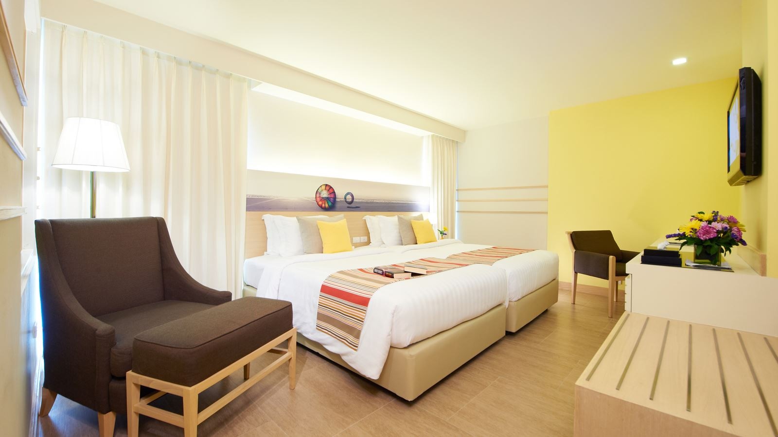 rooms-city-view-deluxe-room